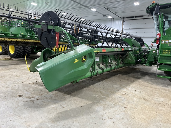 2022 John Deere RD40F Header Combine