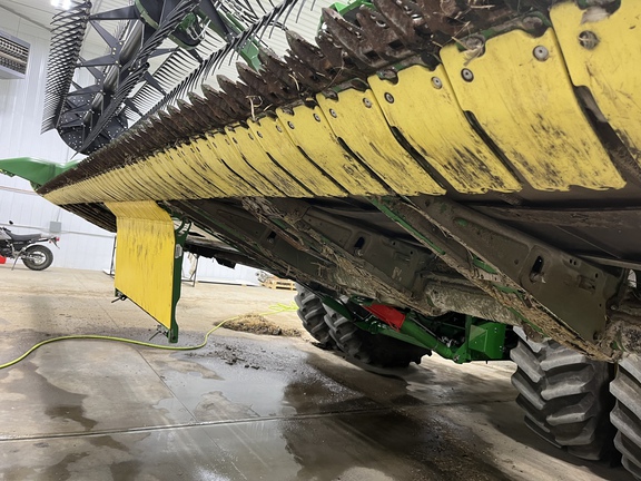2022 John Deere RD40F Header Combine