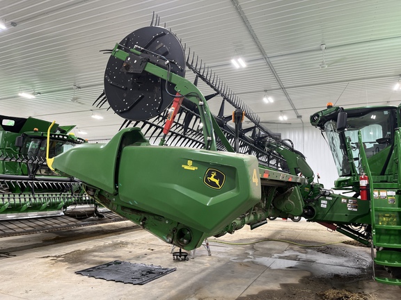 2022 John Deere RD40F Header Combine