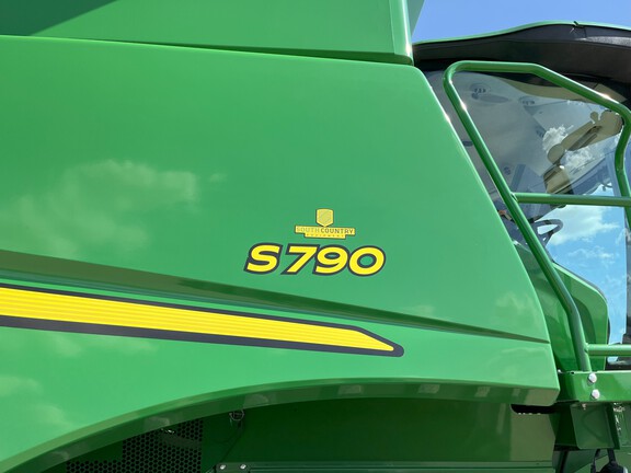 2021 John Deere S790 Combine