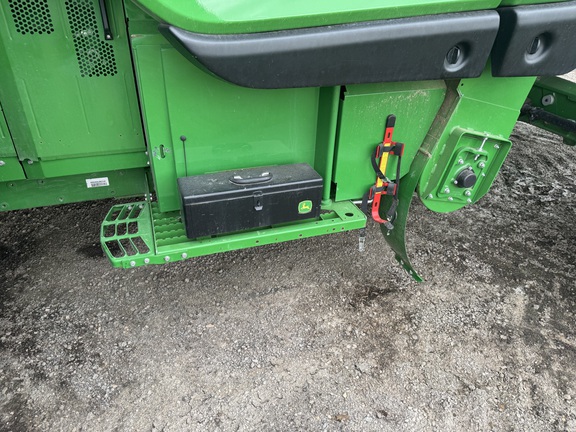 2023 John Deere X9 1000 Combine