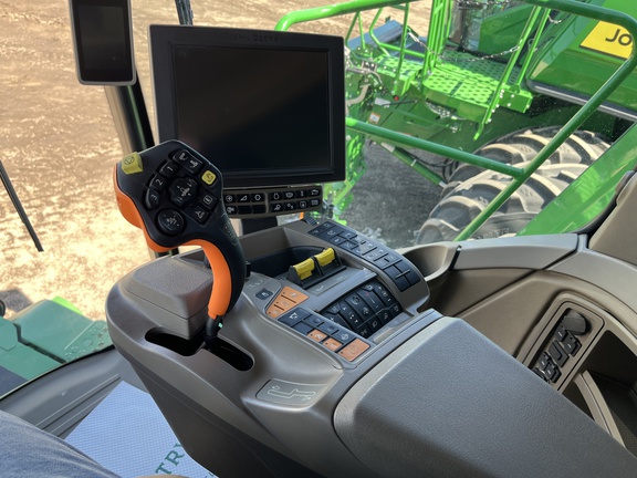 2022 John Deere X9 1000 Combine
