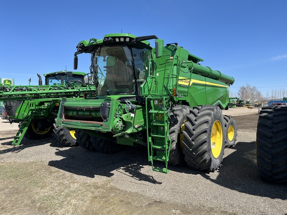 2022 John Deere X9 1000 Combine