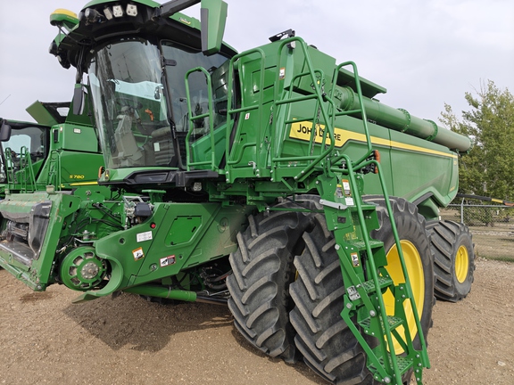 2022 John Deere X9 1000 Combine