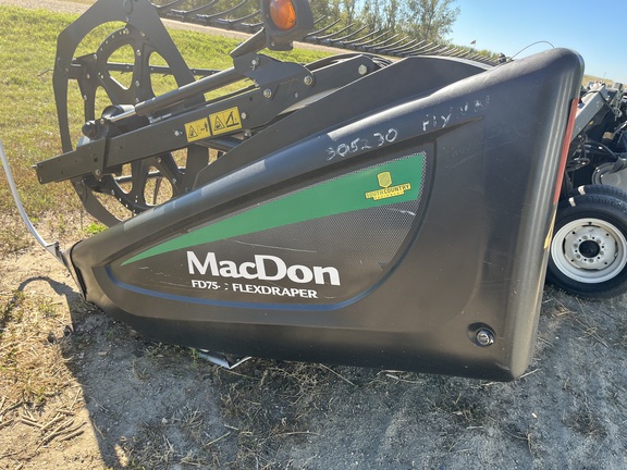 2017 MacDon FD75 Header Combine