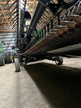 2017 MacDon FD75 Header Combine