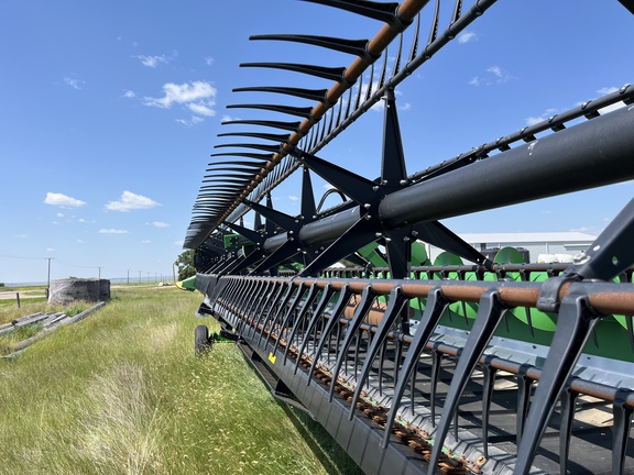 2022 John Deere RD40F Header Combine