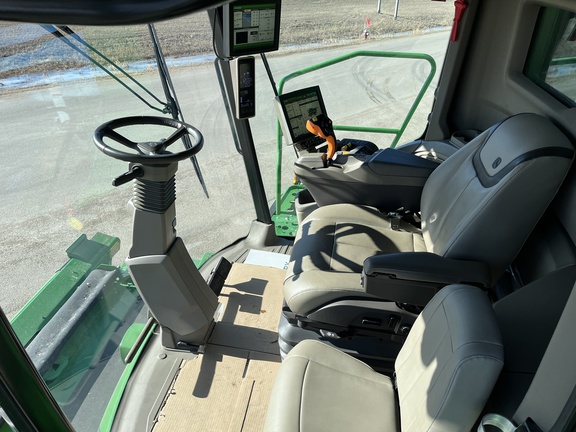 2023 John Deere X9 1000 Combine