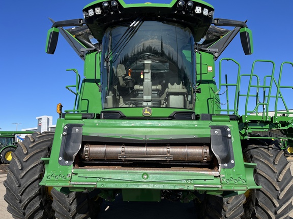 2023 John Deere X9 1000 Combine