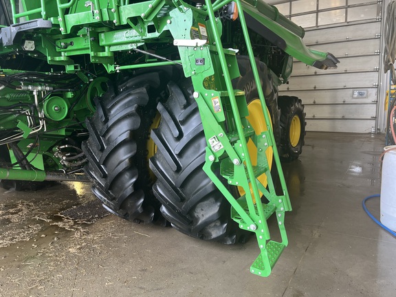 2023 John Deere X9 1100 Combine