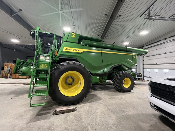 2023 John Deere X9 1100 Combine