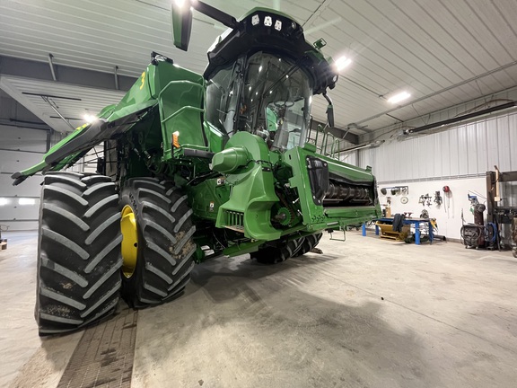 2023 John Deere X9 1100 Combine