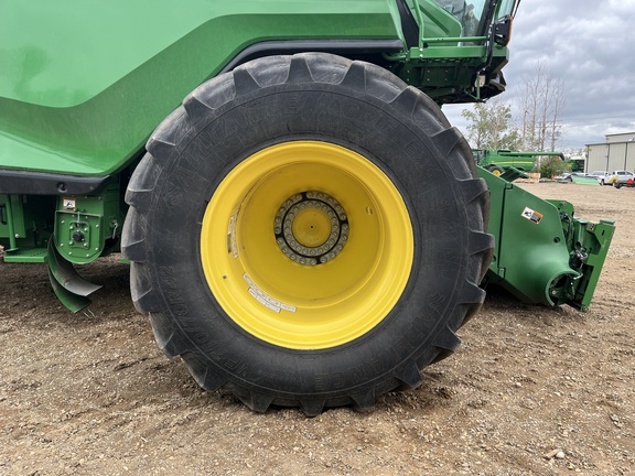 2023 John Deere X9 1000 Combine