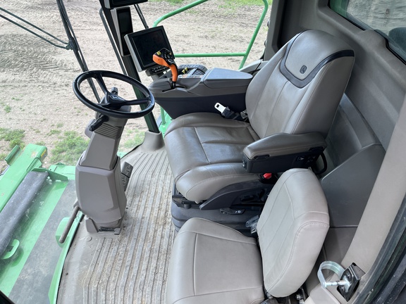 2023 John Deere X9 1000 Combine
