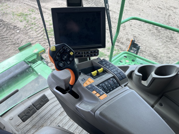 2023 John Deere X9 1000 Combine