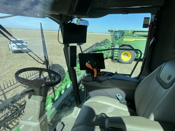 2024 John Deere X9 1000 Combine