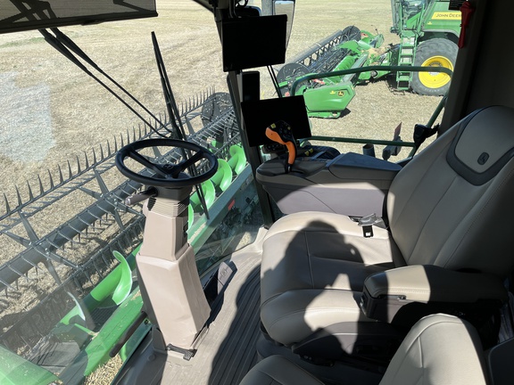2024 John Deere X9 1000 Combine