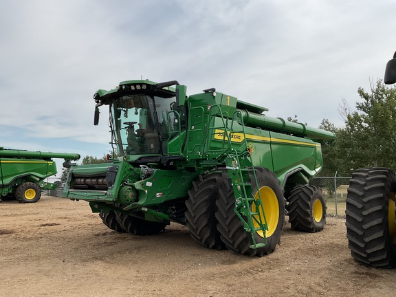 2023 John Deere X9 1000 Combine