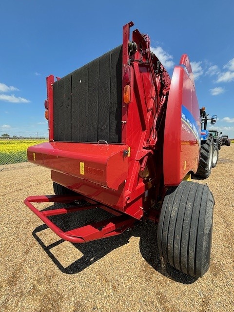 2016 New Holland Roll Belt 560 Baler/Round