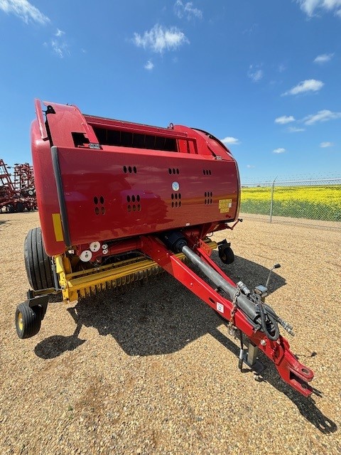 2016 New Holland Roll Belt 560 Baler/Round