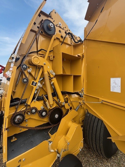 2023 Vermeer 605N-1000 Baler/Round