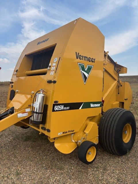 2023 Vermeer 605N-1000 Baler/Round