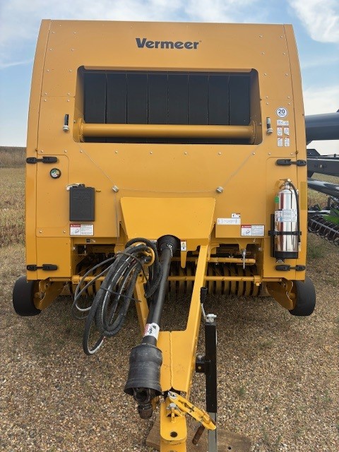 2023 Vermeer 605N-1000 Baler/Round