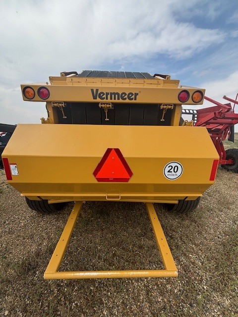 2023 Vermeer 605N-1000 Baler/Round