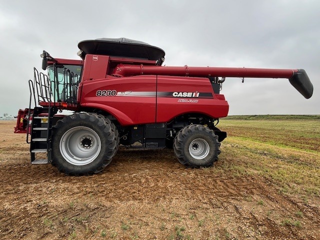 2013 Case IH 8230 Combine