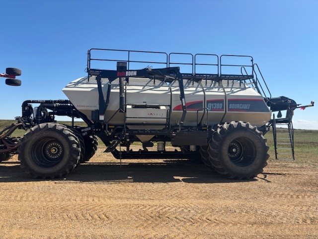2022 Bourgault 3335-76-12 & 91300 Air Drill