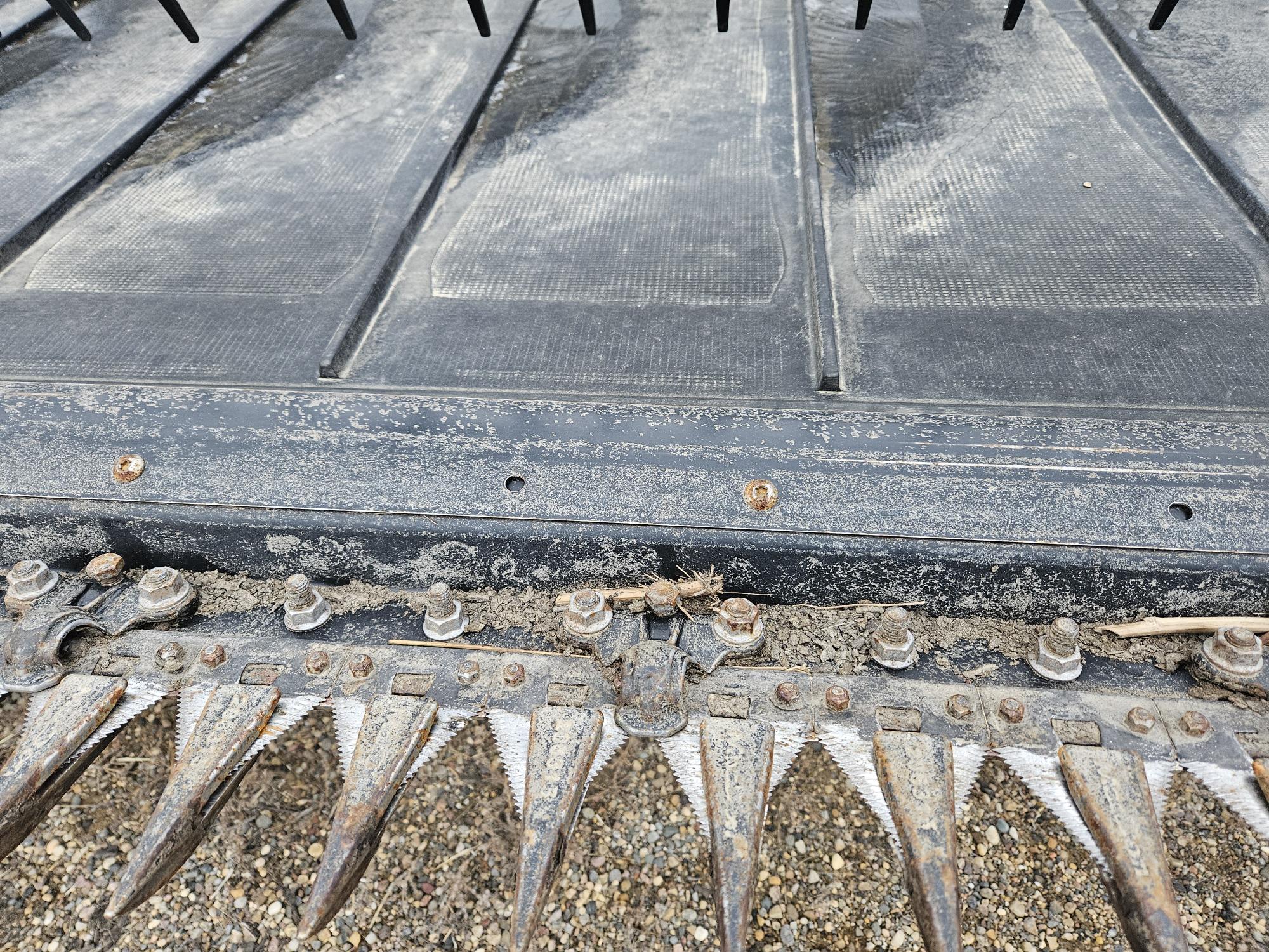 2022 MacDon FD240 Header Draper Flex