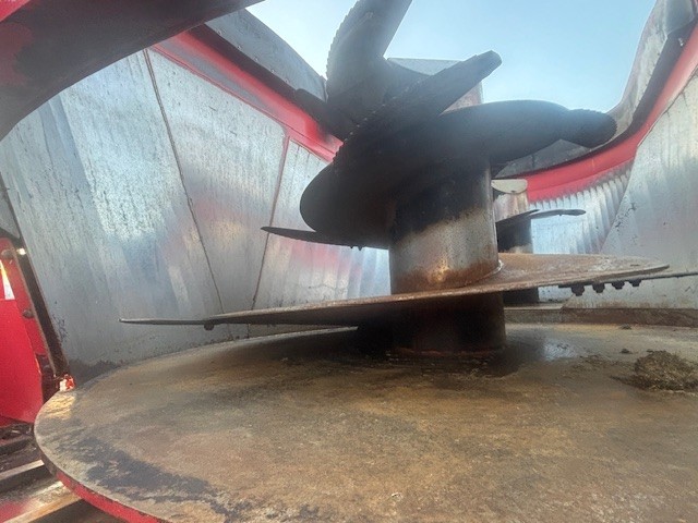 2014 NDE 2656 Vertical Feed Mixer