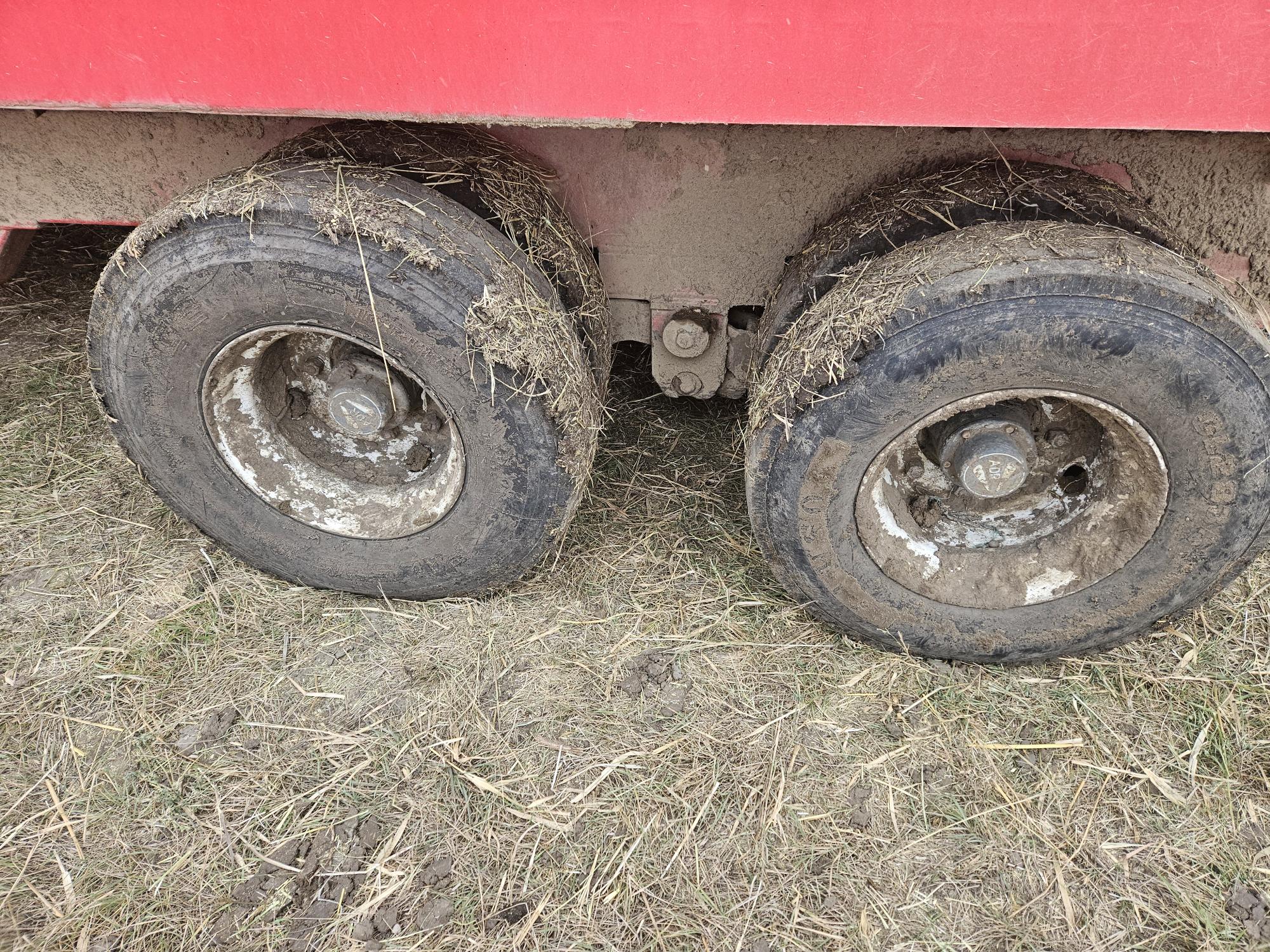 2014 NDE 2656 Vertical Feed Mixer