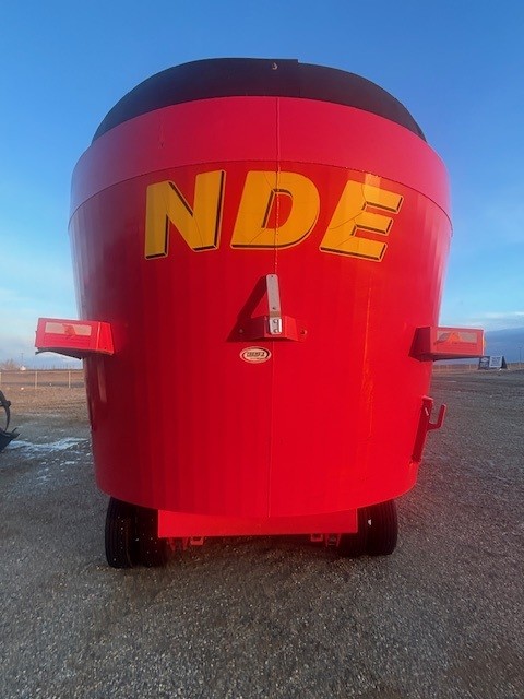 2014 NDE 2656 Vertical Feed Mixer