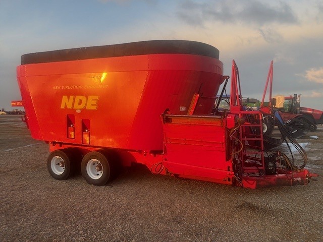 2014 NDE 2656 Vertical Feed Mixer