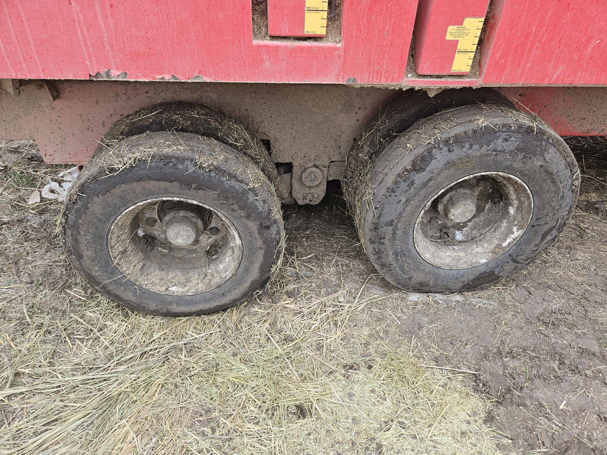 2014 NDE 2656 Vertical Feed Mixer