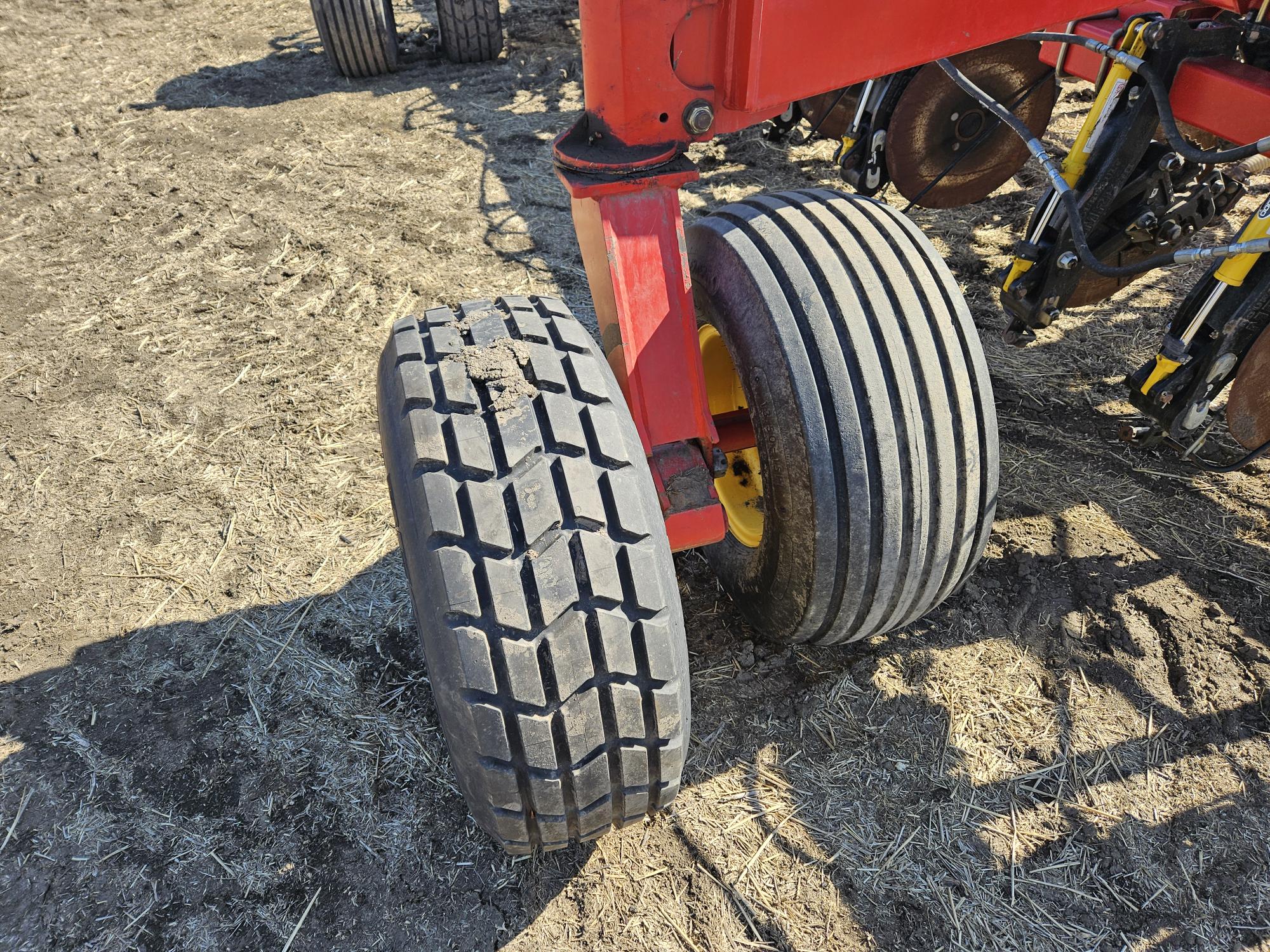 2014 Bourgault 3320-76-12 Air Drill