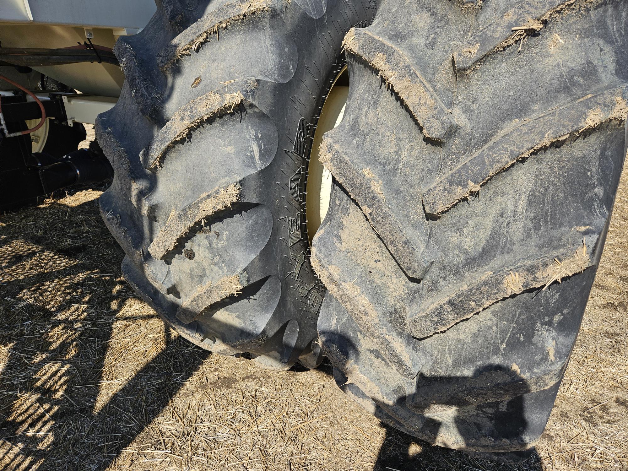 2014 Bourgault 3320-76-12 & 7700 Air Drill