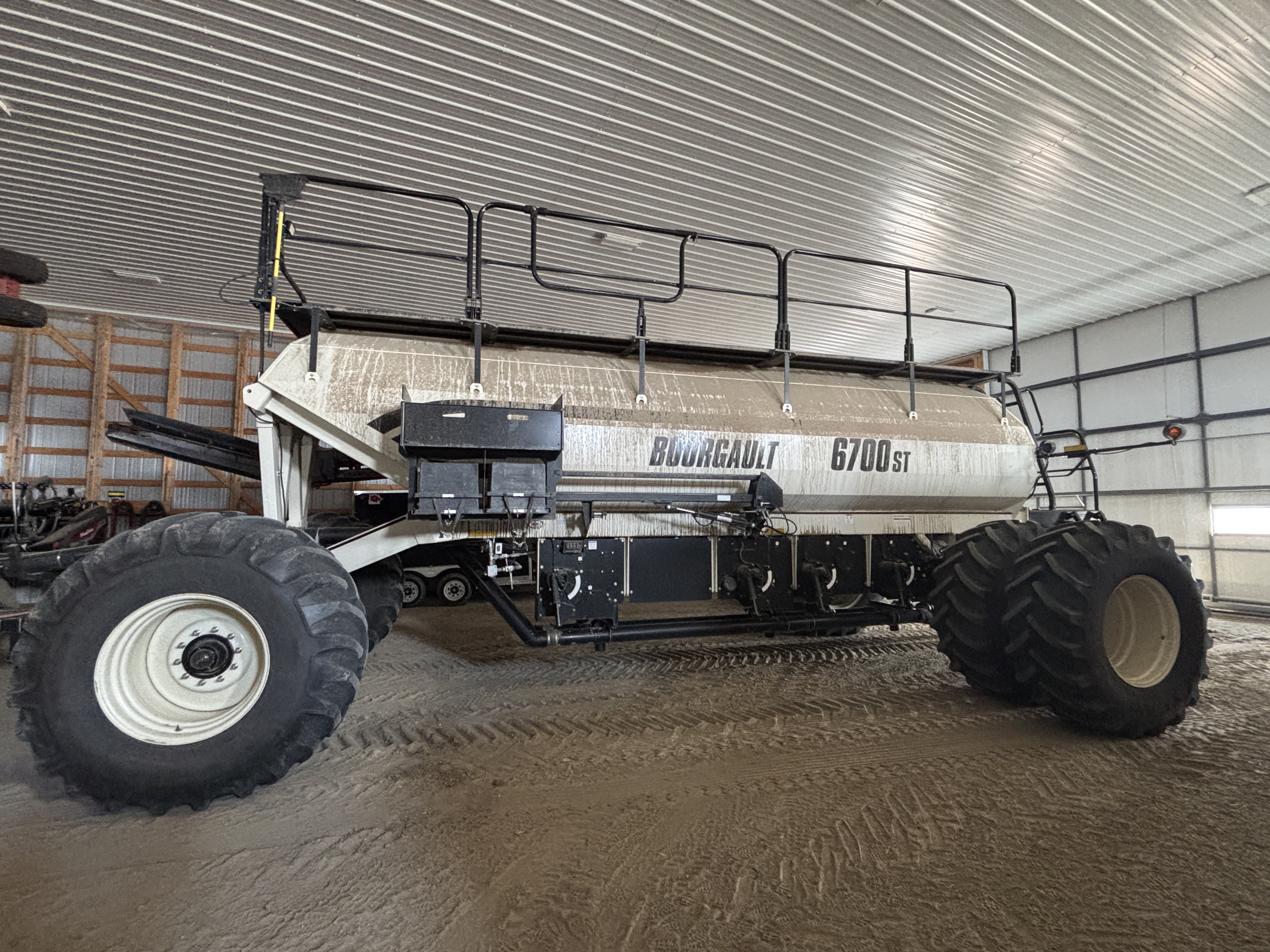 2015 Bourgault 3320-66-10 & 2013 6700 Air Drill