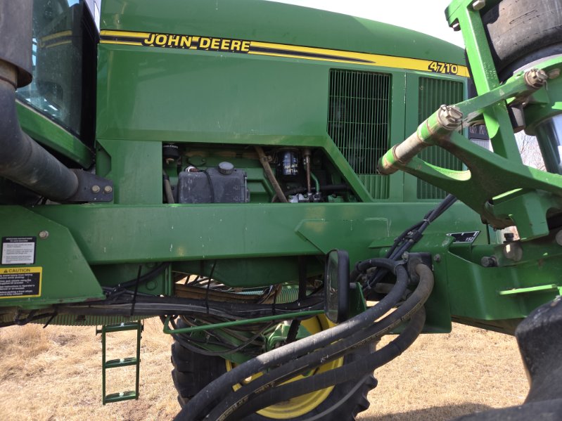 2001 John Deere 4710 Sprayer/High Clearance