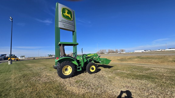 2004 John Deere 5320 Tractor