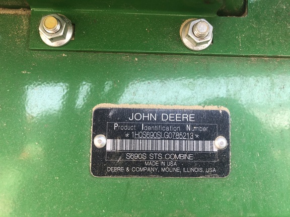 2016 John Deere S690 Combine