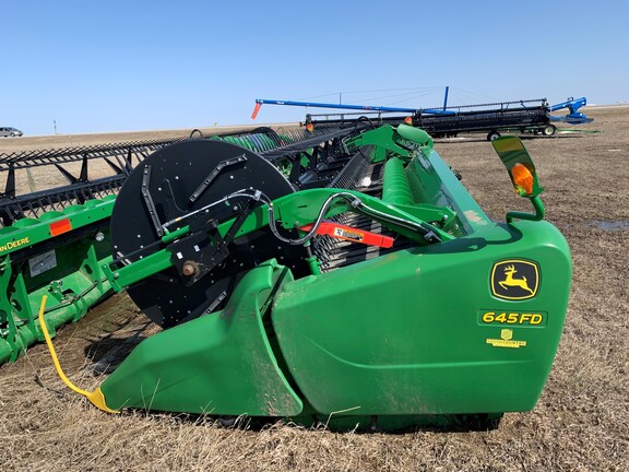 2018 John Deere 645FD Header Combine