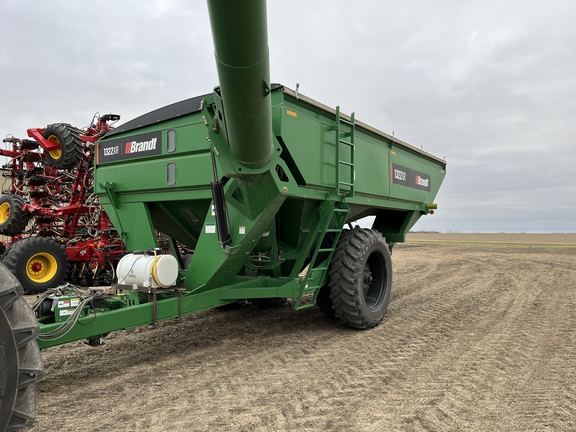 2017 Brandt 1322XR Grain Cart