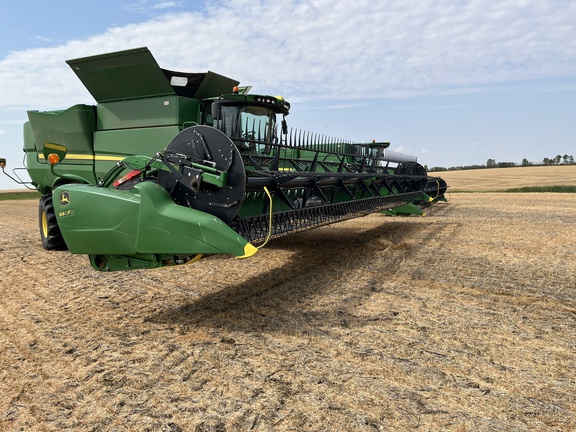 2018 John Deere 640FD Header Combine