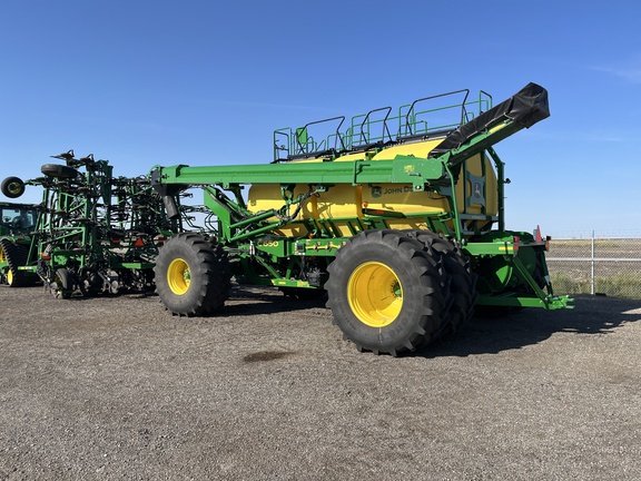 2013 John Deere 1870 W/ 2023 C650 Air Seeder