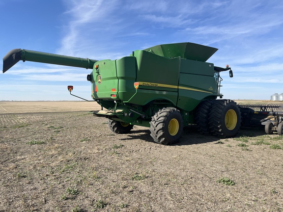 2015 John Deere S680 Combine