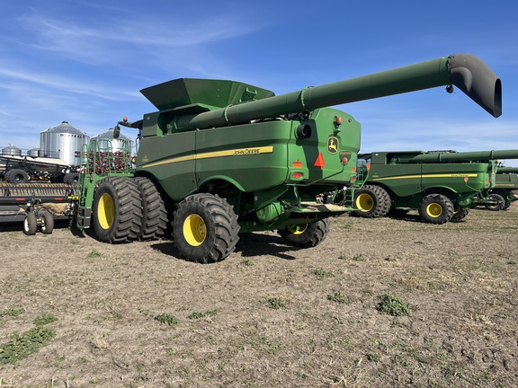 2015 John Deere S680 Combine