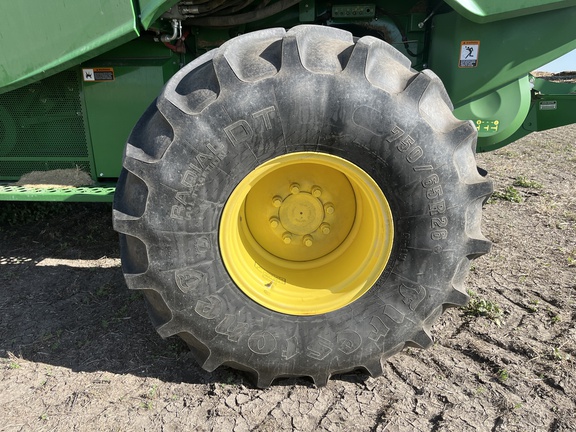 2015 John Deere S680 Combine