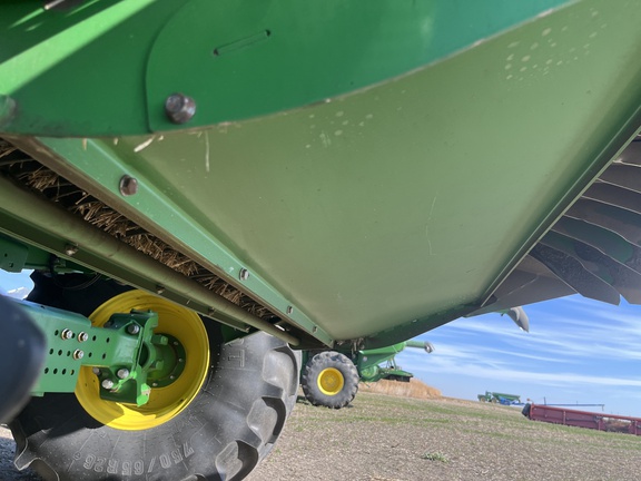 2015 John Deere S680 Combine